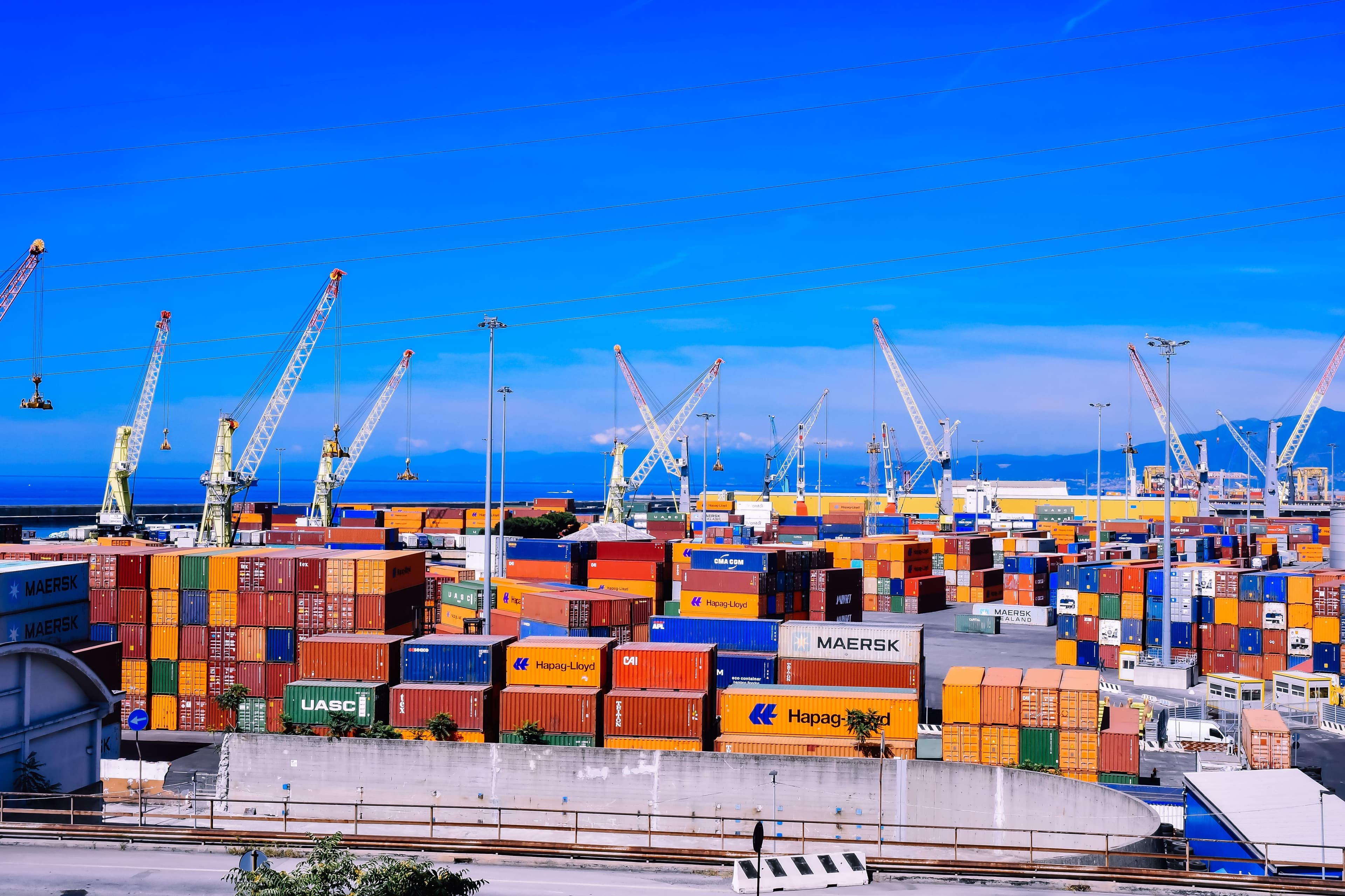 Porte-conteneurs / port de fret international